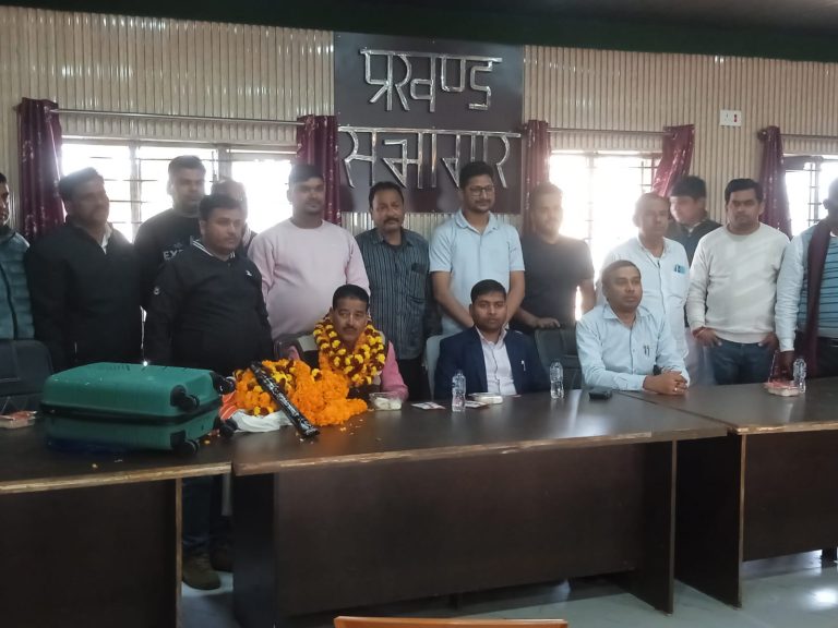 सिधवलिया की खबरें :अवकाश प्राप्त पंचायत सचिव दयाशंकर प्रसाद सिंह की हुई विदाई