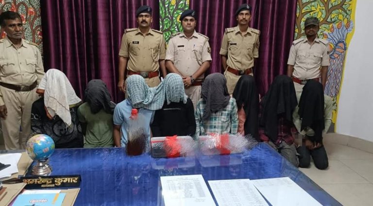 जमुई के गरसंडा पुल के पास 8 गिरफ्तार :पुलिस ने कट्टा-कारतूस बरामद किए