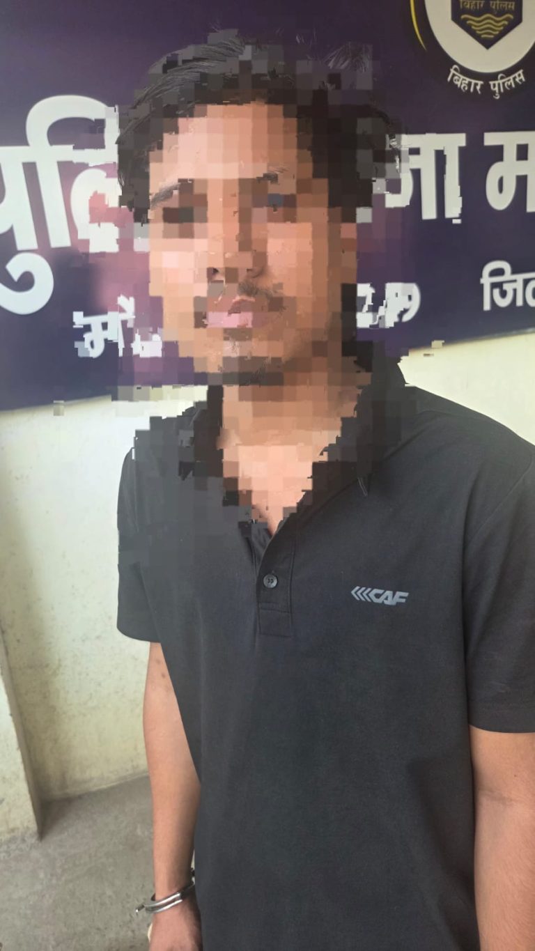 महाराजंगंज थाना पुलिस ने अवैध हथियार के साथ अभियुक्त को किया  गिरफ्ता