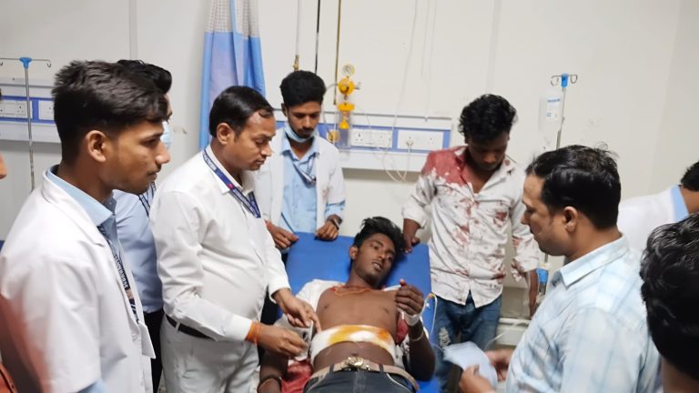 फर्नीचर खरीदने आए युवक को अपराधियों ने मारी गोली, युवक गंभीर रूप से घायल, सीवान रेफर