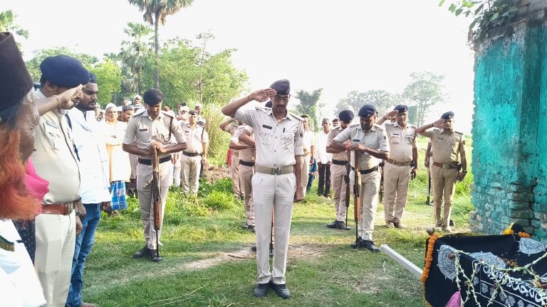 छुट्टी में घर आए सैनिक का किसी बीमारी से निधन